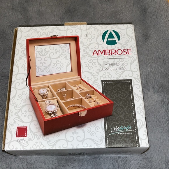 NIB Ambrose Leatherette Jewelry Box - Picture 2 of 3